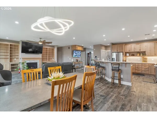 $795,000 | 680 Northwest 11th Avenue, Canby, OR 97013