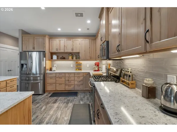 $795,000 | 680 Northwest 11th Avenue, Canby, OR 97013