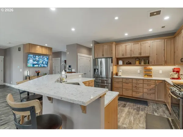$795,000 | 680 Northwest 11th Avenue, Canby, OR 97013