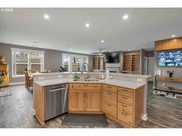 $795,000 | 680 Northwest 11th Avenue, Canby, OR 97013