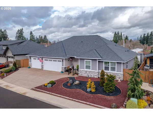 $795,000 | 680 Northwest 11th Avenue, Canby, OR 97013