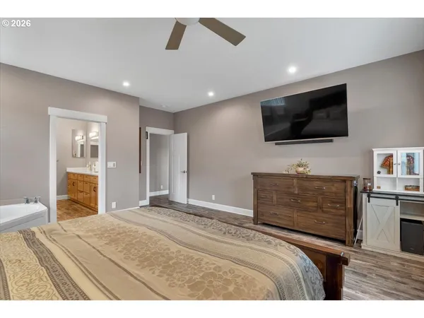 $795,000 | 680 Northwest 11th Avenue, Canby, OR 97013