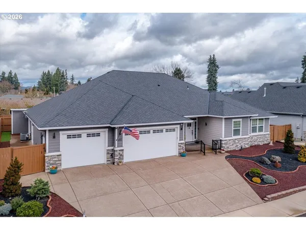 $795,000 | 680 Northwest 11th Avenue, Canby, OR 97013