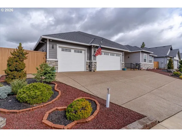 $795,000 | 680 Northwest 11th Avenue, Canby, OR 97013