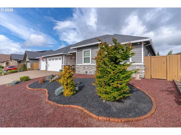$795,000 | 680 Northwest 11th Avenue, Canby, OR 97013