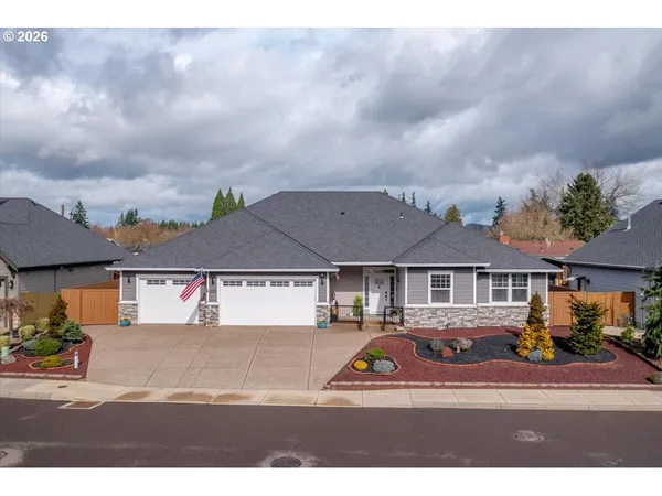 $795,000 | 680 Northwest 11th Avenue, Canby, OR 97013