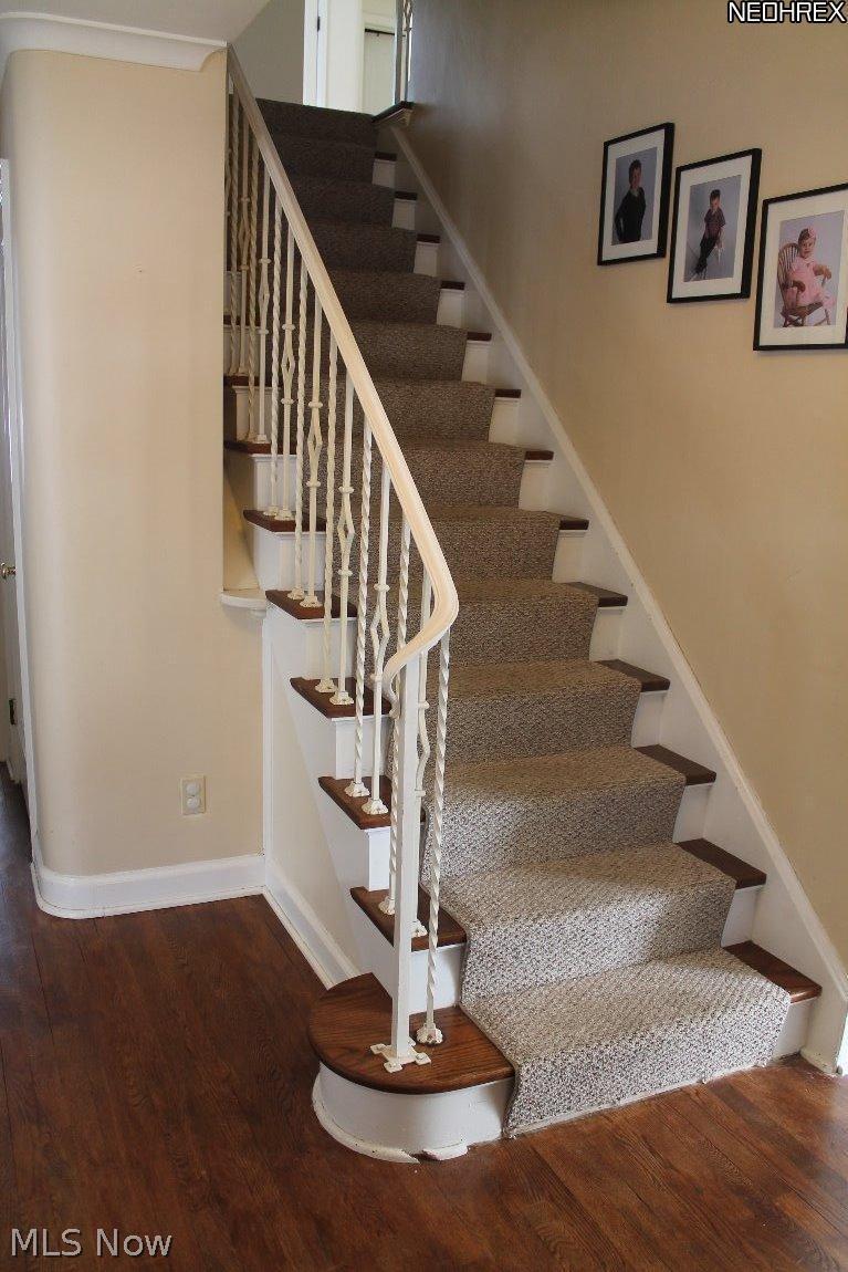 3915 Windsor Road Youngstown, OH 44512 - Photo 9 of 24 Another view of the Foyer