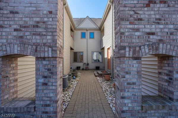 $399,500 | 51 Sunrise Drive, Whippany, NJ 07981