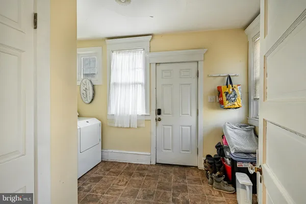 a view of an entryway with storage