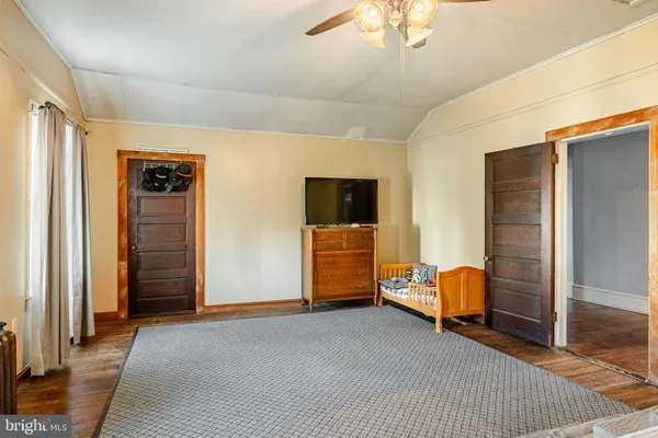 a view of a livingroom with furniture