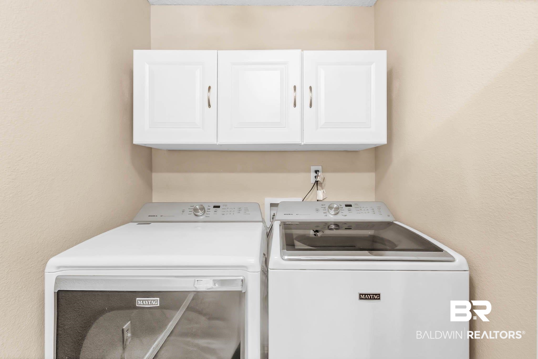 9607 Czar Court Fairhope, AL 36532 - Photo 32 of 42 Laundry room featuring cabinet space, independent washer and dryer, and a textured wall