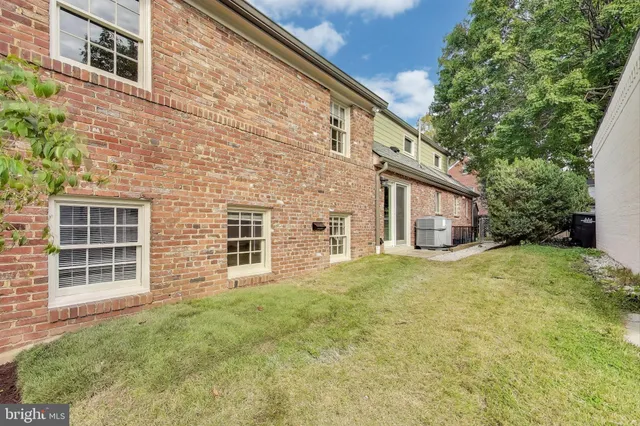a view of a backyard with pathway