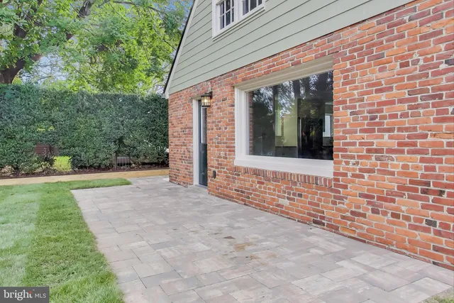 a view of a back yard of the house