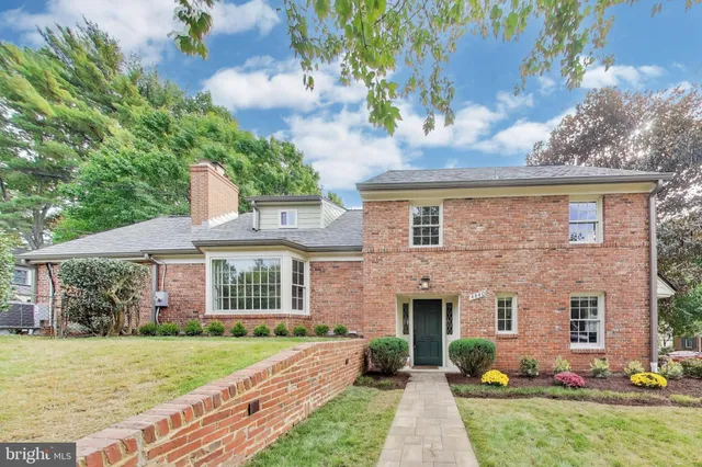 a picture of a bathroom