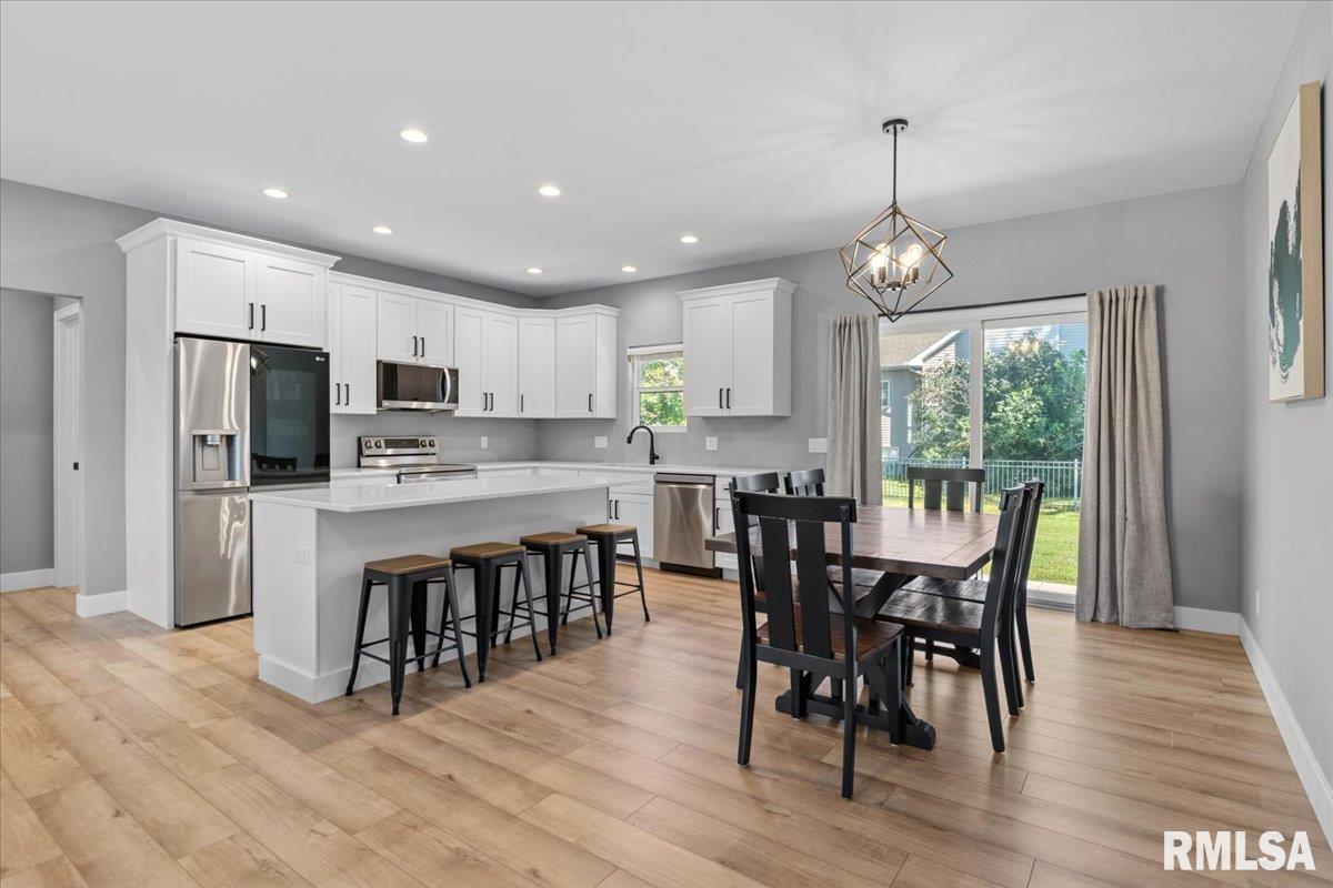 516 Bayberry Lane Athens, IL 62613 - Photo 11 of 28 Gallery Image 11