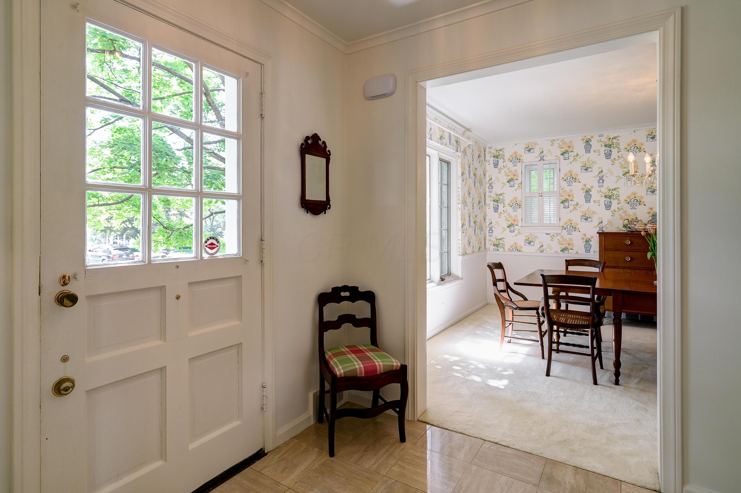 2104 Elgin Road Upper Arlington, OH 43221 - Photo 2 of 27