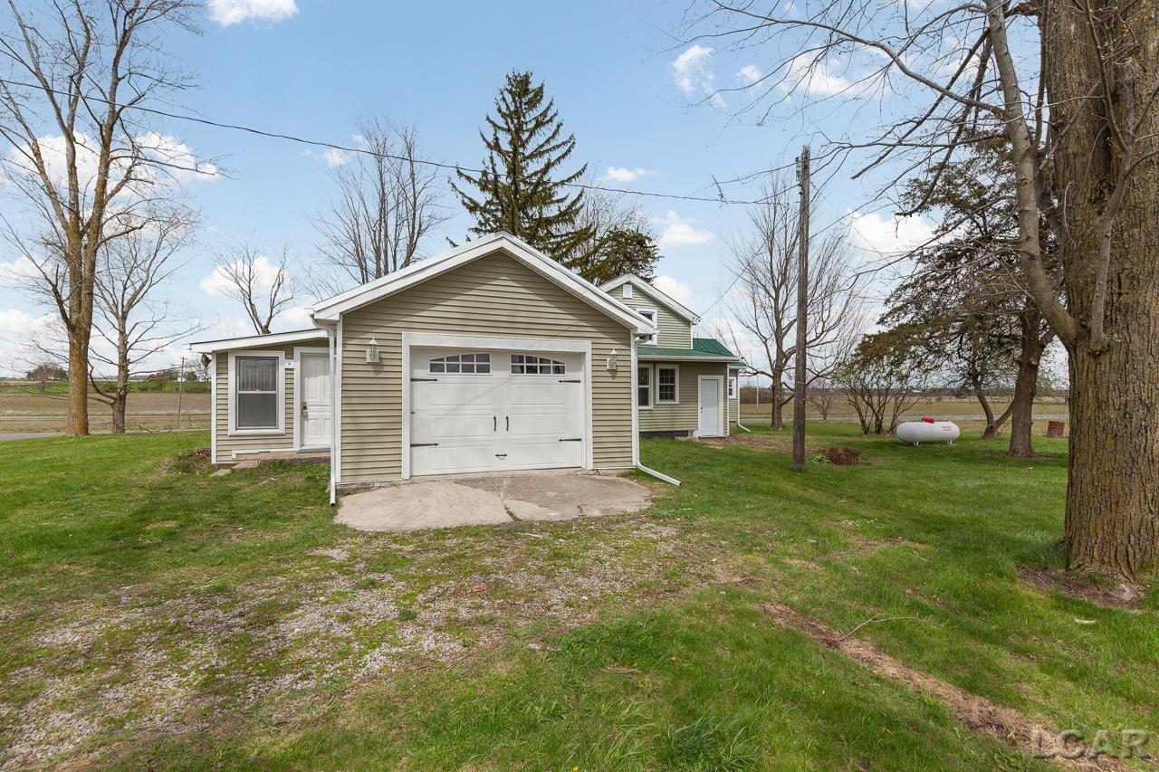 7905 Burton Road Adrian, MI 49221 - Photo 4 of 37