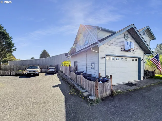 $414,900 | 731 3rd Street, Unit C / 3, Brookings, OR 97415