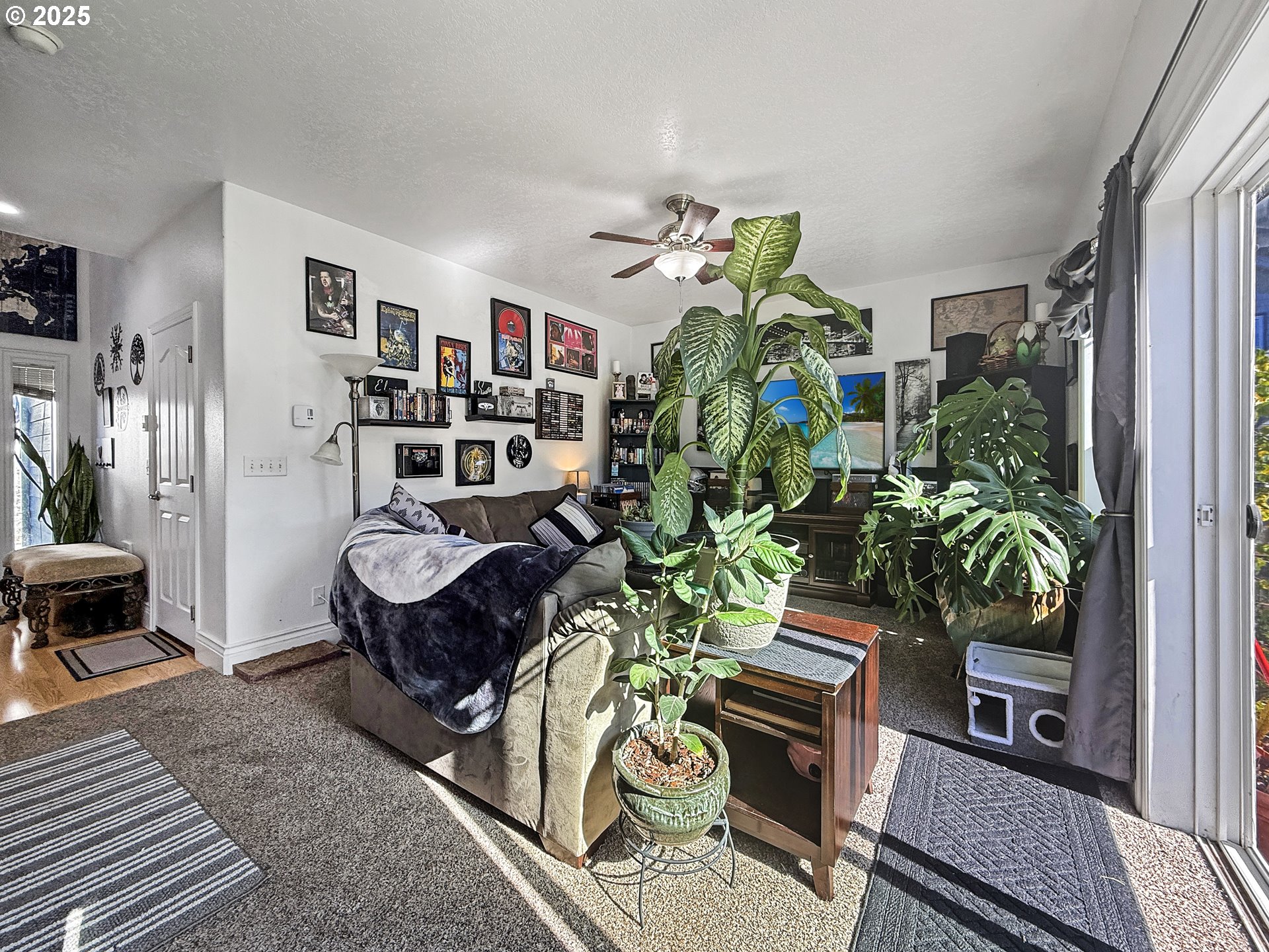 731 3rd Street, Unit C / 3 Brookings, OR 97415 - Photo 21 of 42 a living room filled with furniture