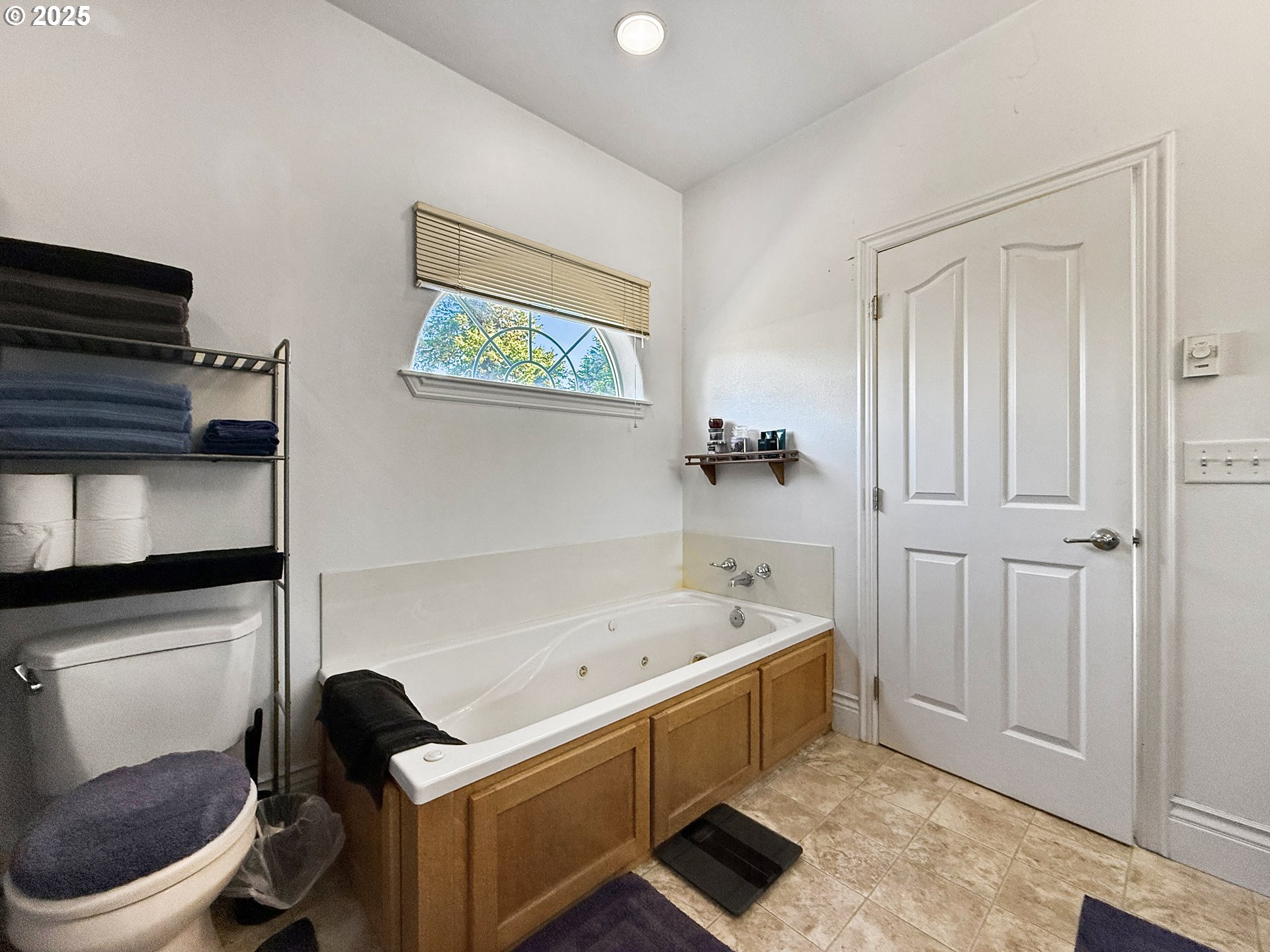 731 3rd Street, Unit C / 3 Brookings, OR 97415 - Photo 31 of 42 a bathroom with a toilet a sink and bathtub