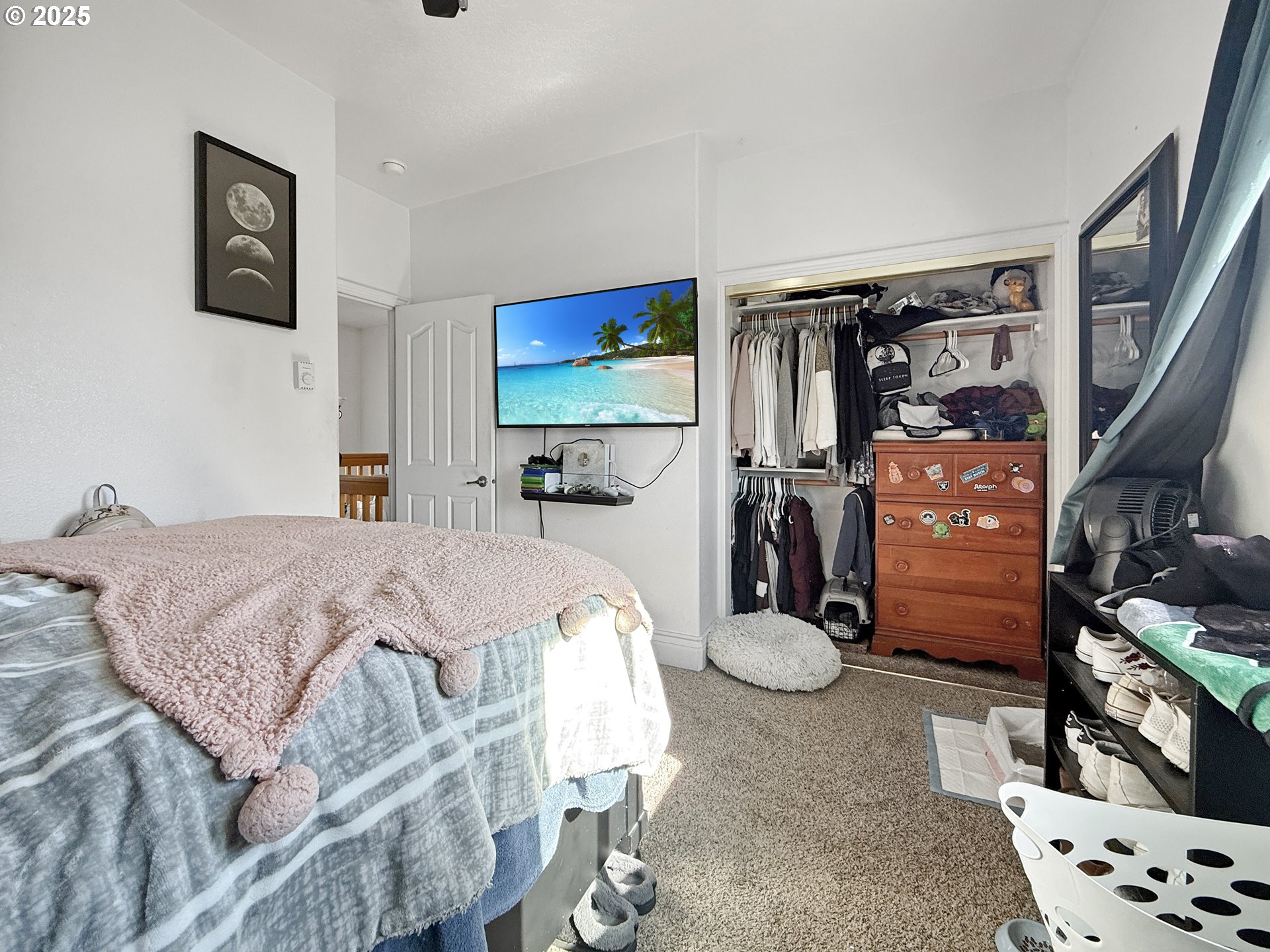 731 3rd Street, Unit C / 3 Brookings, OR 97415 - Photo 34 of 42 a bed room with a bed and a television