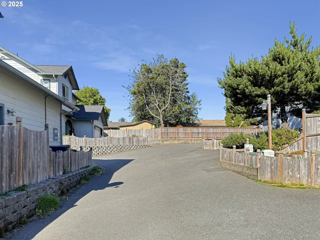 $414,900 | 731 3rd Street, Unit C / 3, Brookings, OR 97415