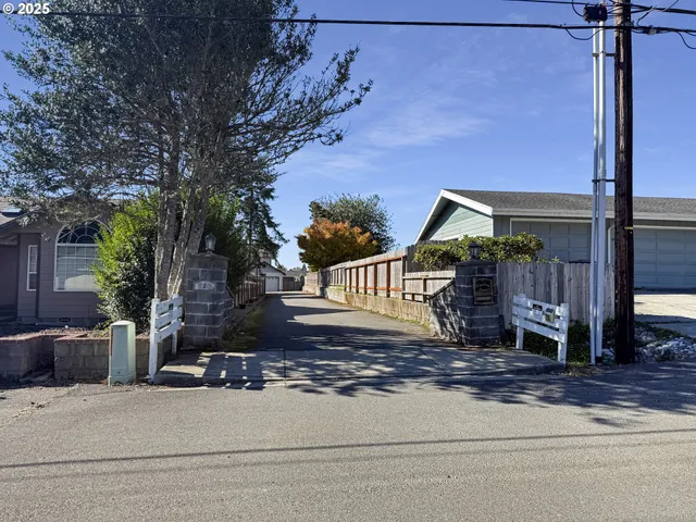 $414,900 | 731 3rd Street, Unit C / 3, Brookings, OR 97415