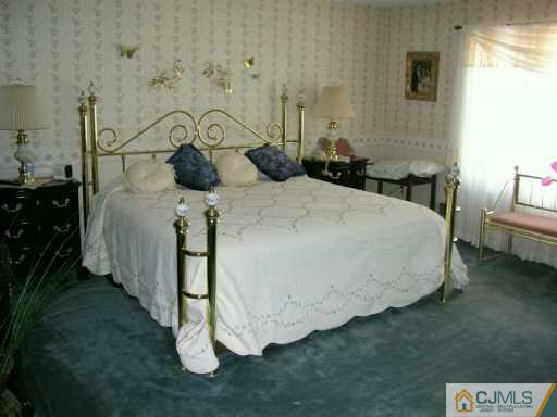 184 Old Forge Road Monroe Township, NJ 08831 - Photo 6 of 8 Gallery Image 6
