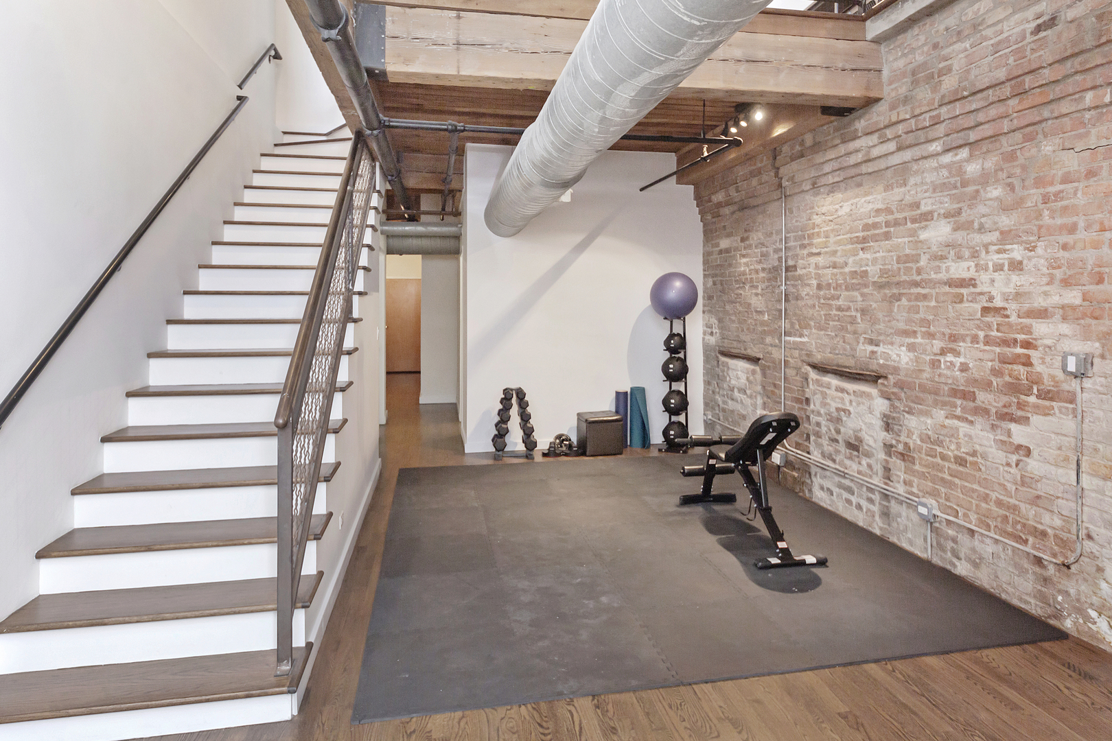 1000 West Washington Boulevard, Unit 142 Chicago, IL 60607 - Photo 15 of 24 a view of entryway with wooden floor