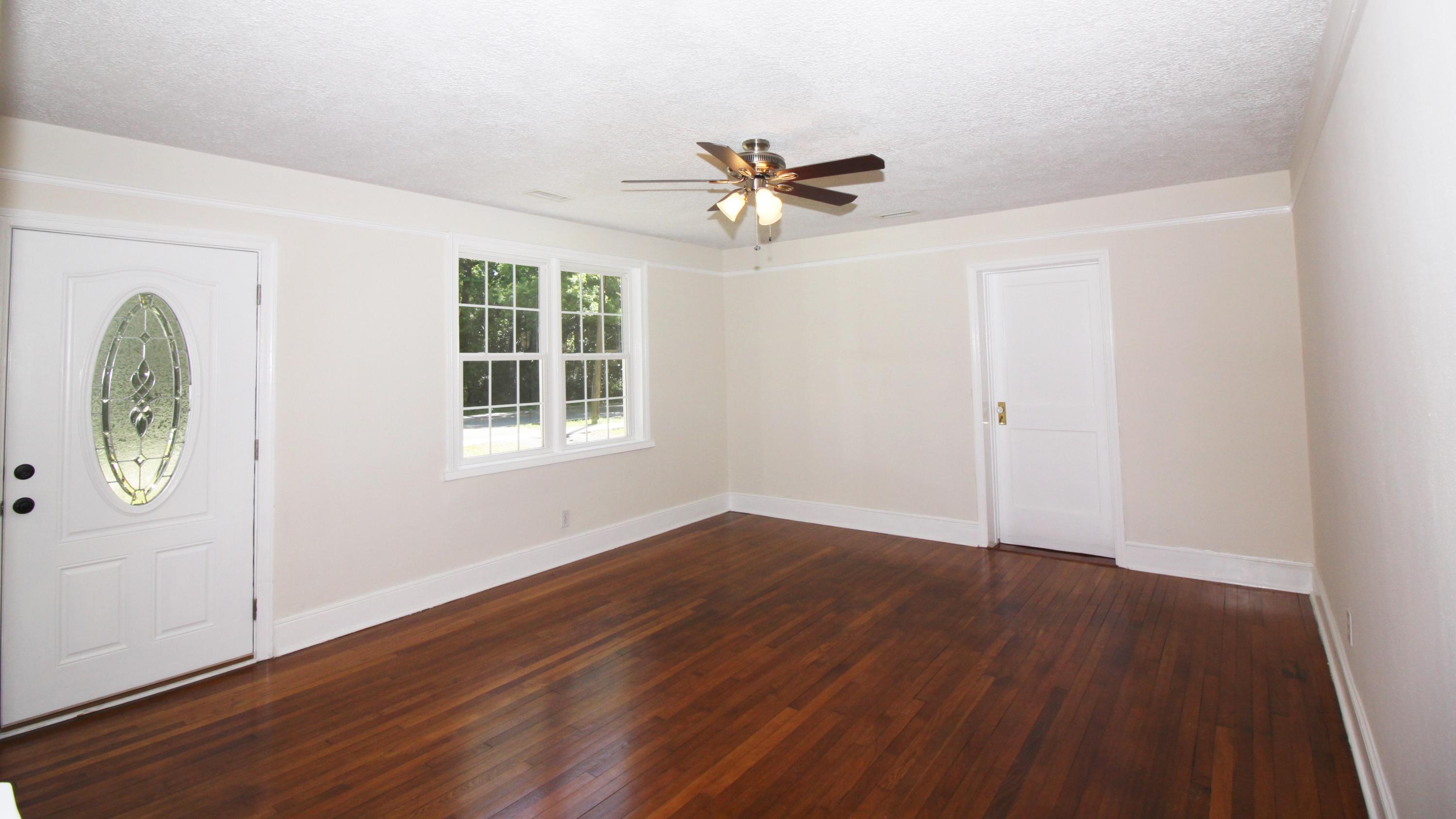 329 Wappoo Road Charleston, SC 29407 - Photo 3 of 23 Large Living Room