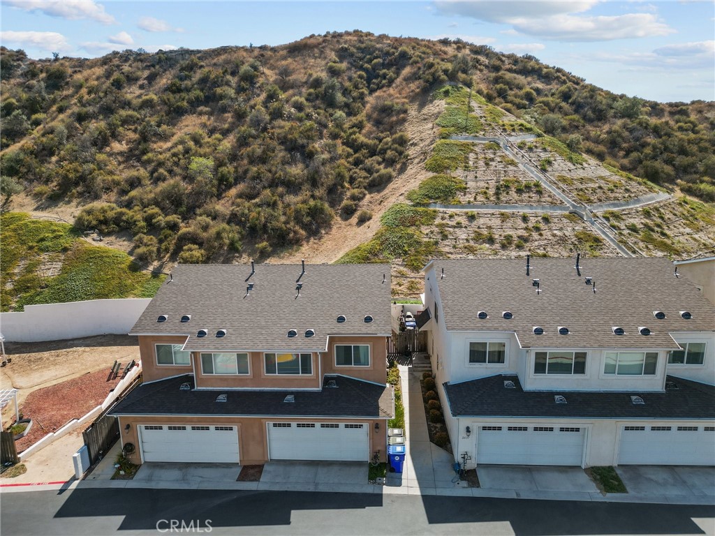 26135 Gravett Place Saugus, CA 91350 - Photo 27 of 31 a view of a large building