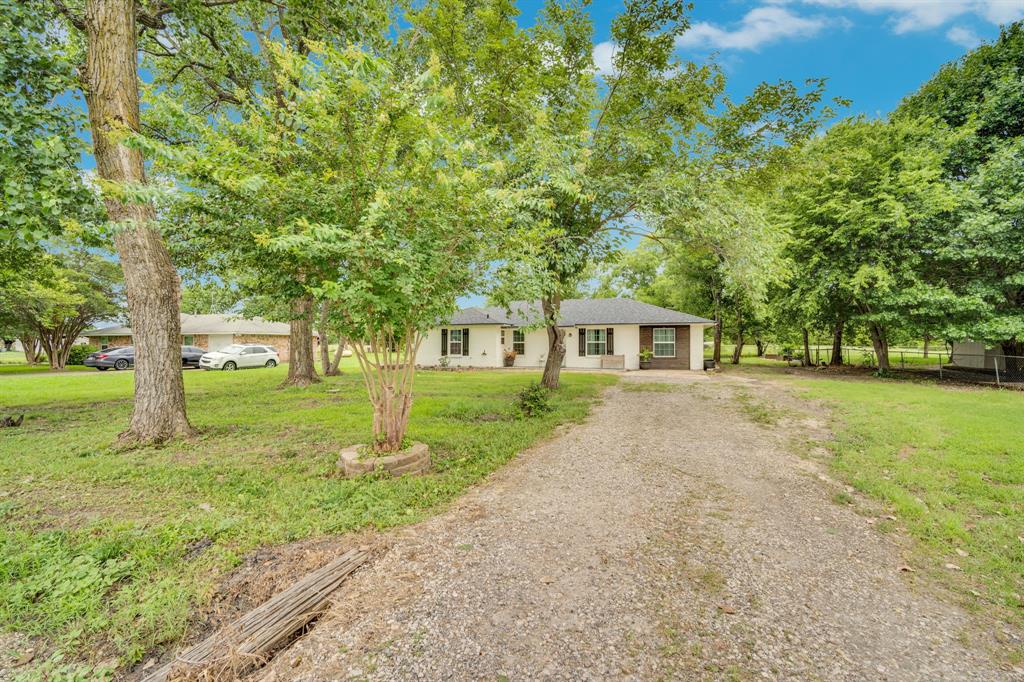 808 Gibson Road Waxahachie, TX 75165 - Photo 3 of 25