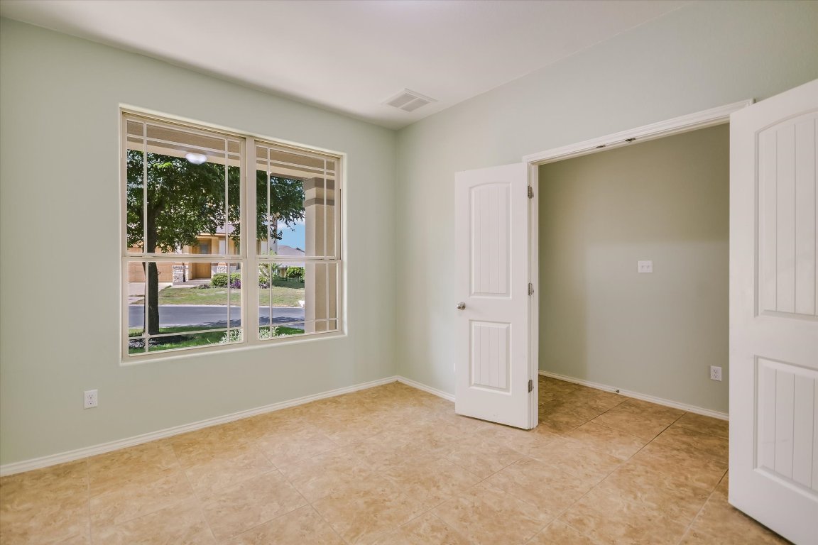 6203 Aviara Drive Austin, TX 78735 - Photo 12 of 33 an empty room with windows and closet