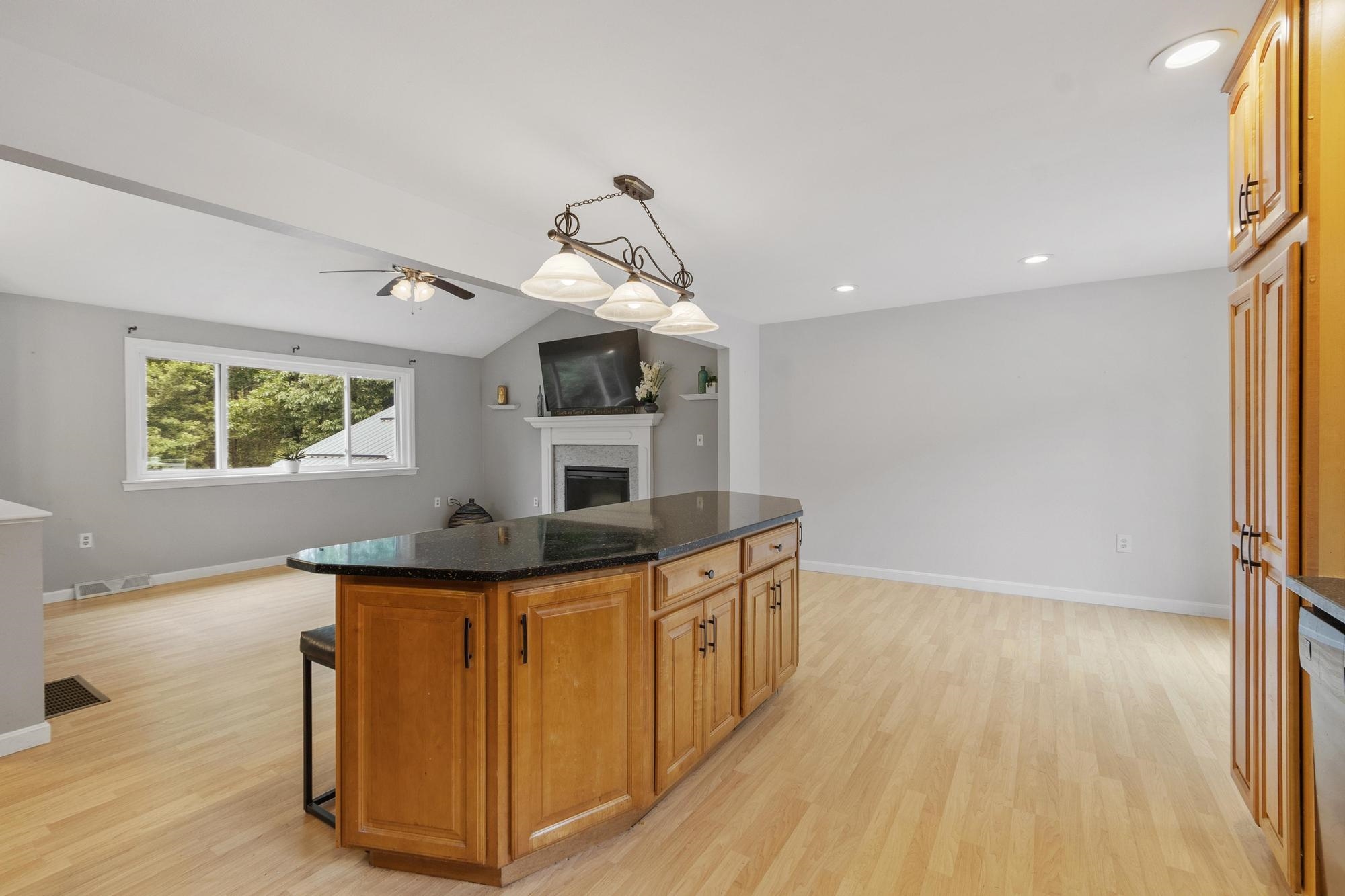 113 Newton Road Plaistow, NH 03865 - Photo 5 of 60