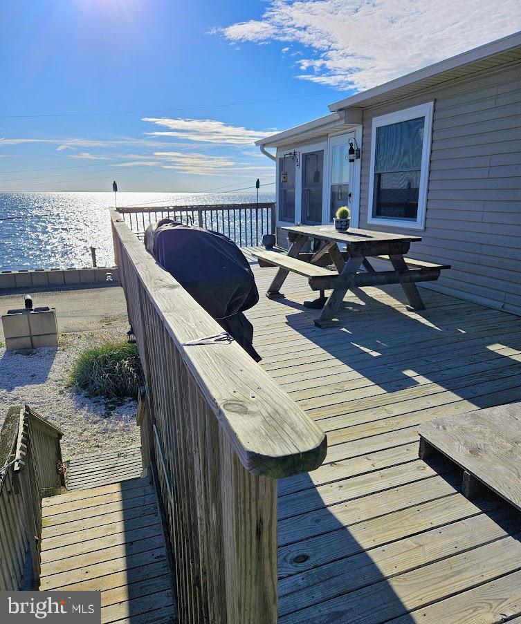 167 Cove Road Newport, NJ 08345 - Photo 11 of 37 a view of sitting area in balcony