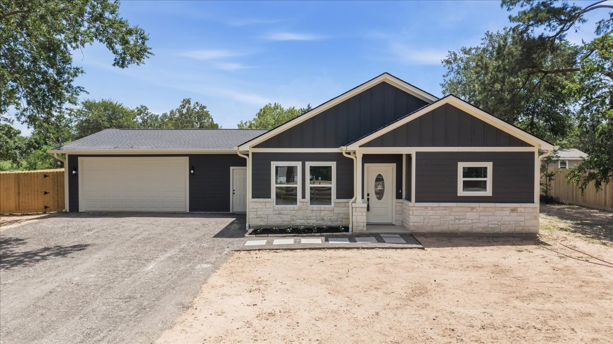 109 Clear Spring Street Bastrop, TX 78602 - Photo 4 of 29