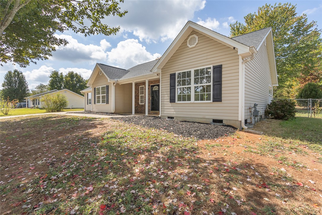 1015 Blumefield Road Anderson, SC 29625 - Photo 2 of 45 Gallery Image 2