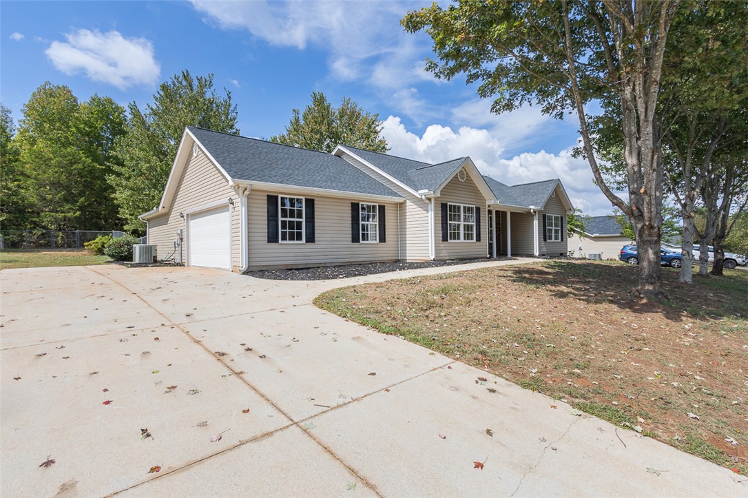 1015 Blumefield Road Anderson, SC 29625 - Photo 5 of 45 Gallery Image 5