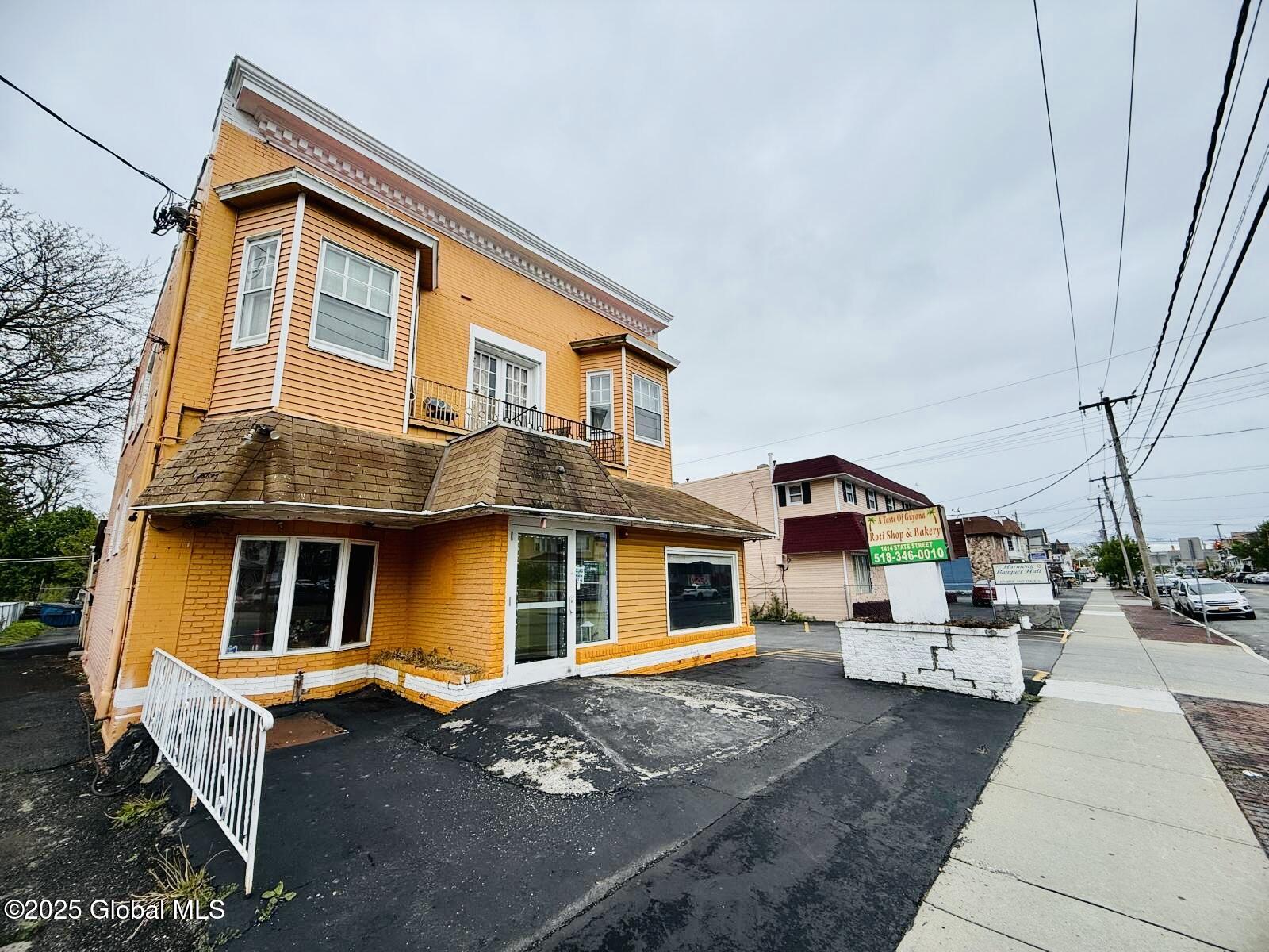 1414 State Street Schenectady, NY 12304 - Photo 2 of 30 f667123f-66a8-4a75-9c13-e34f95505b29