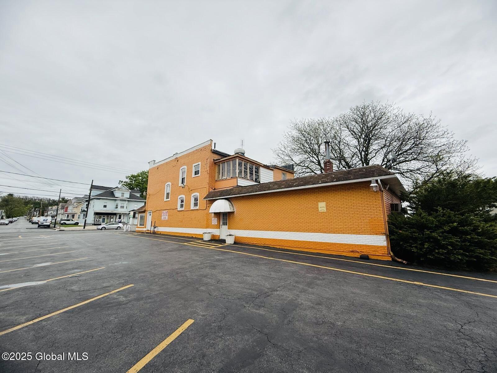 1414 State Street Schenectady, NY 12304 - Photo 4 of 30 adbd1a75-ae2d-44c3-9418-9263635262bf