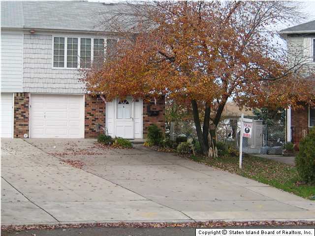 74 Middle Loop Road Staten Island, NY 10308 - Photo 1 of 9 Primary Photo