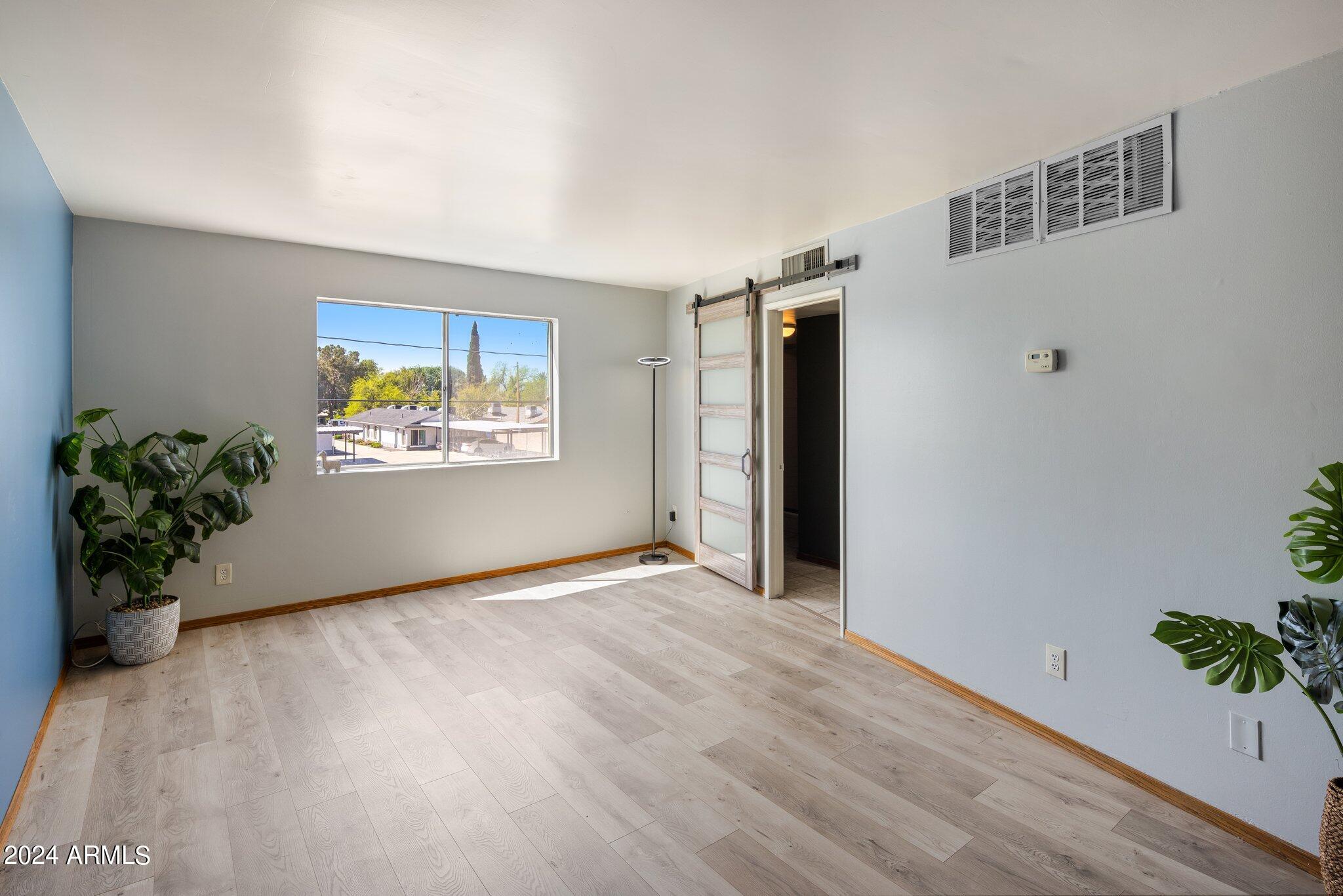 385 West Pierson Street, Unit D5 Phoenix, AZ 85013 - Photo 12 of 22 23-web-or-mls-D46A8473
