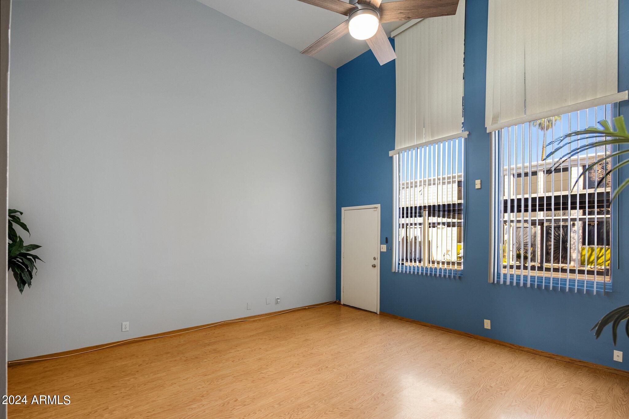 385 West Pierson Street, Unit D5 Phoenix, AZ 85013 - Photo 2 of 22 14-web-or-mls-D46A8429