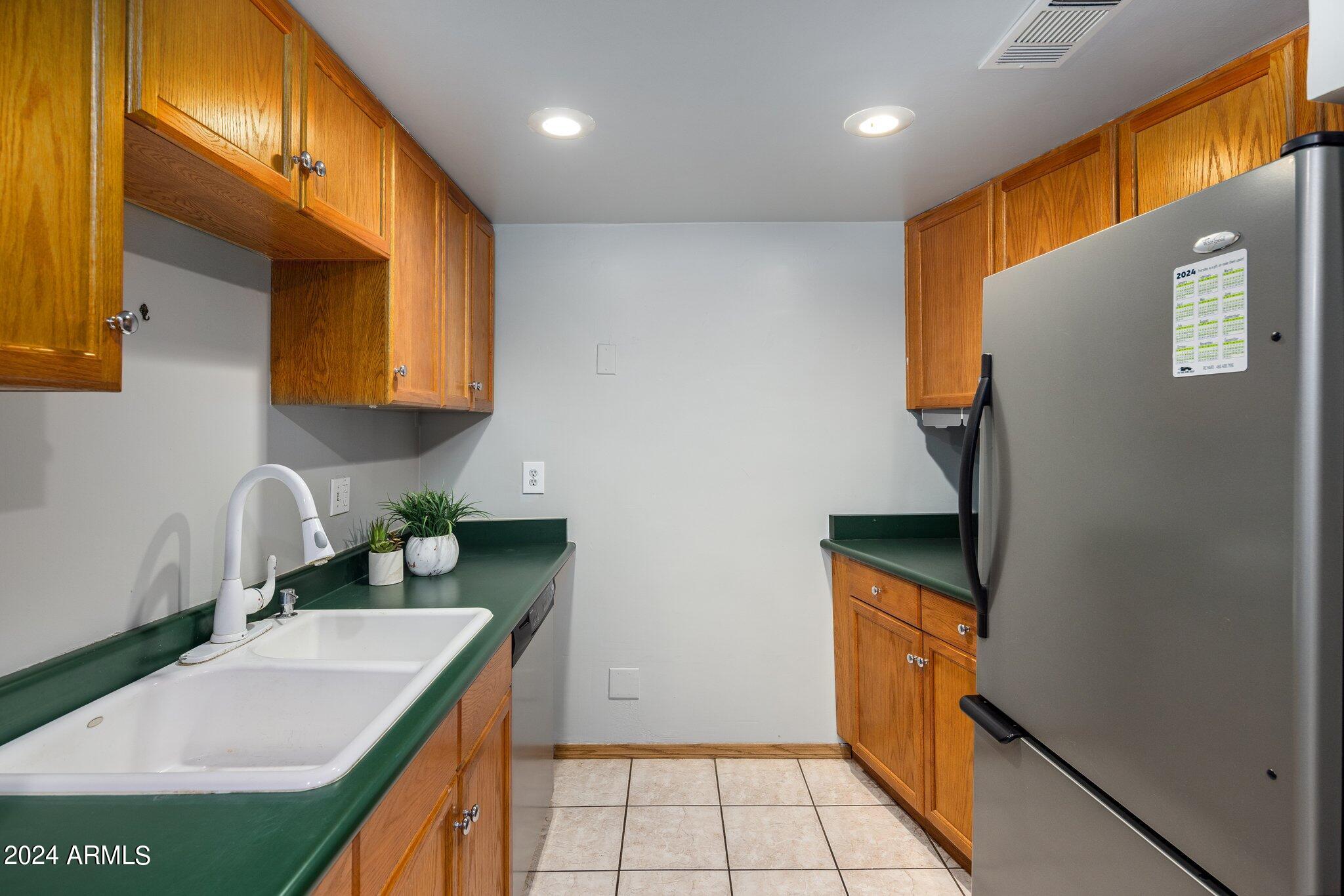 385 West Pierson Street, Unit D5 Phoenix, AZ 85013 - Photo 7 of 22 20-web-or-mls-D46A8460