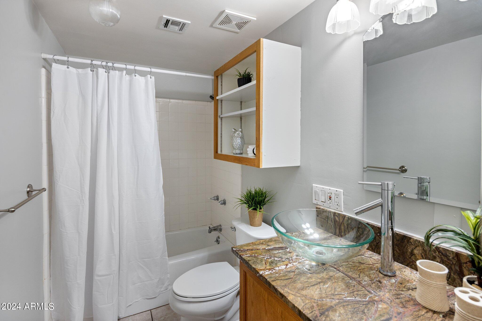 385 West Pierson Street, Unit D5 Phoenix, AZ 85013 - Photo 9 of 22 22-web-or-mls-D46A8466