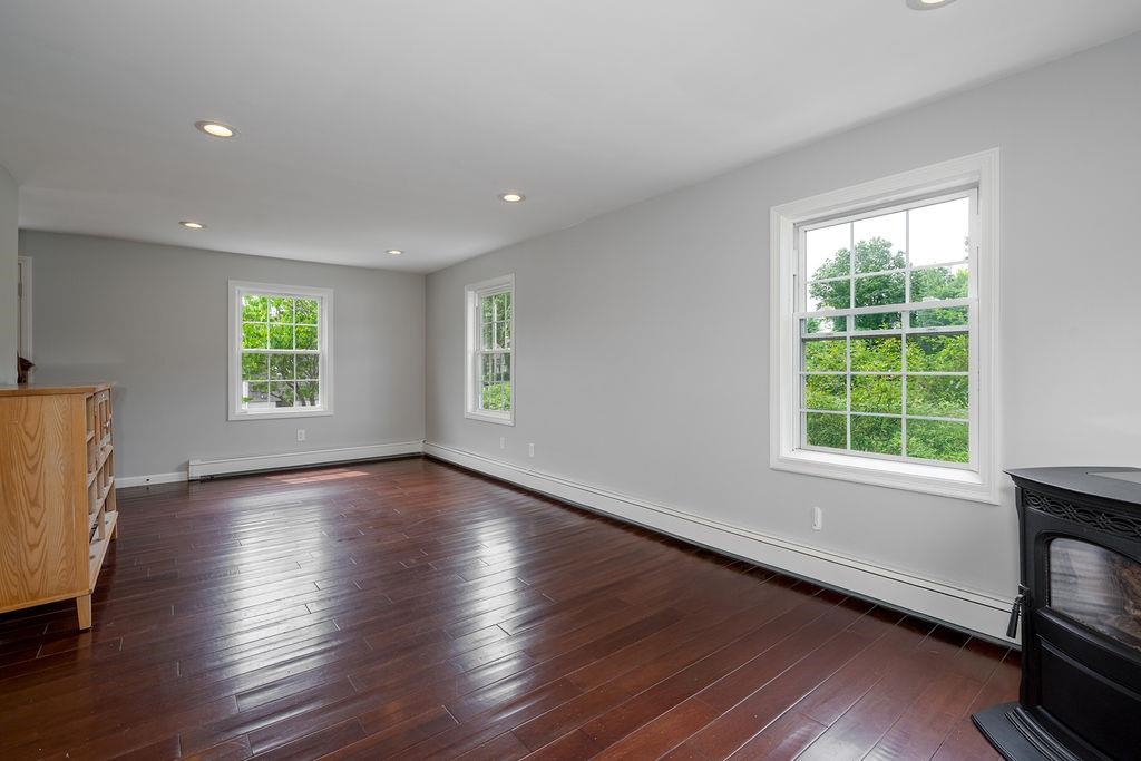 12 Dale Street Manchester, NH 03103 - Photo 11 of 31