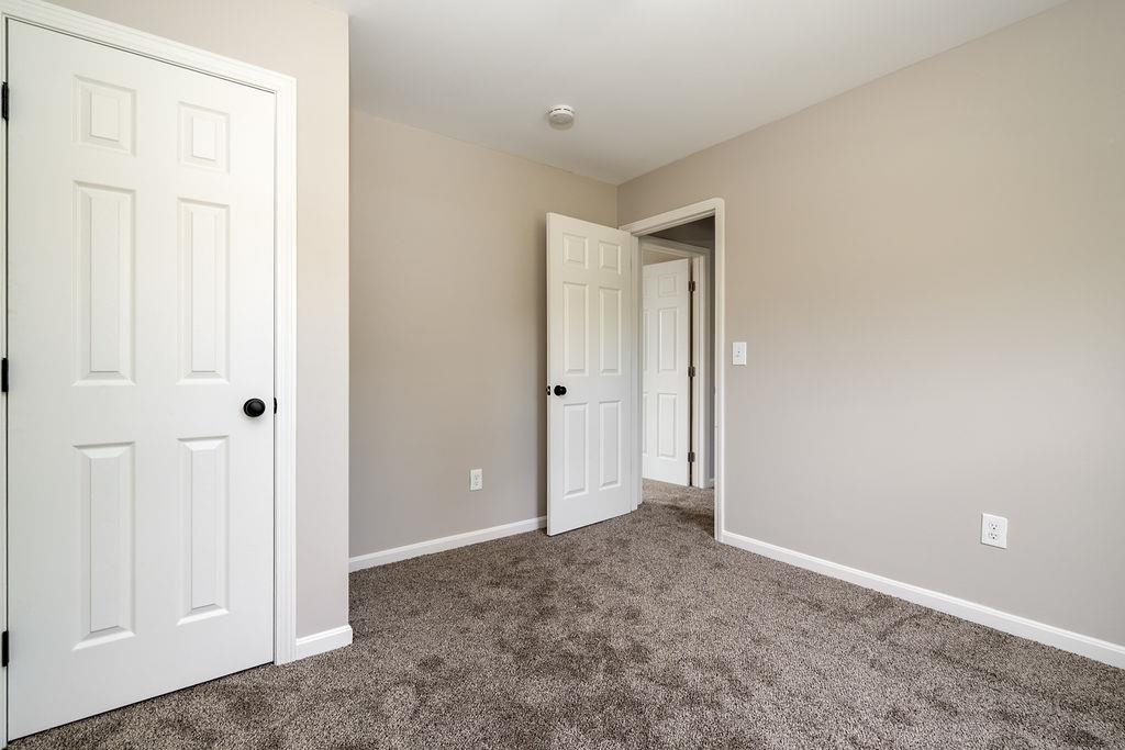 12 Dale Street Manchester, NH 03103 - Photo 15 of 31