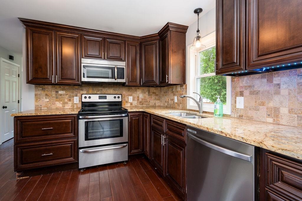 12 Dale Street Manchester, NH 03103 - Photo 4 of 31