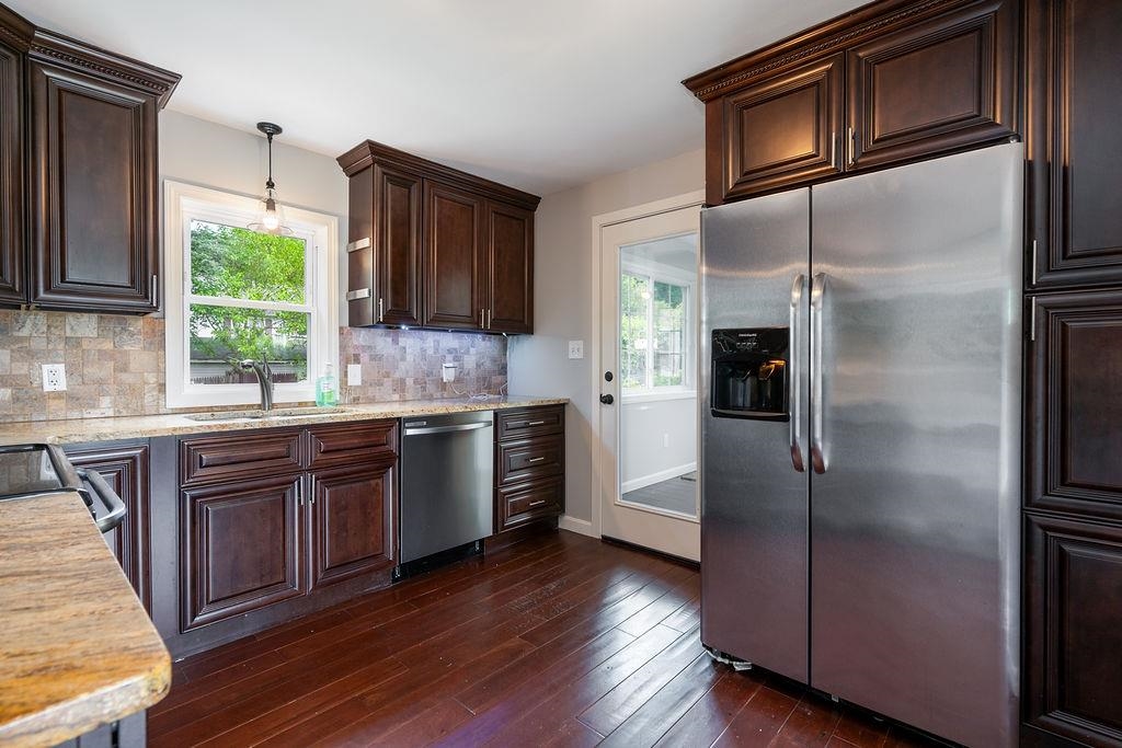 12 Dale Street Manchester, NH 03103 - Photo 6 of 31