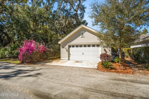 $775,000 | 611 Huguenin Drive, Beaufort, SC 29902